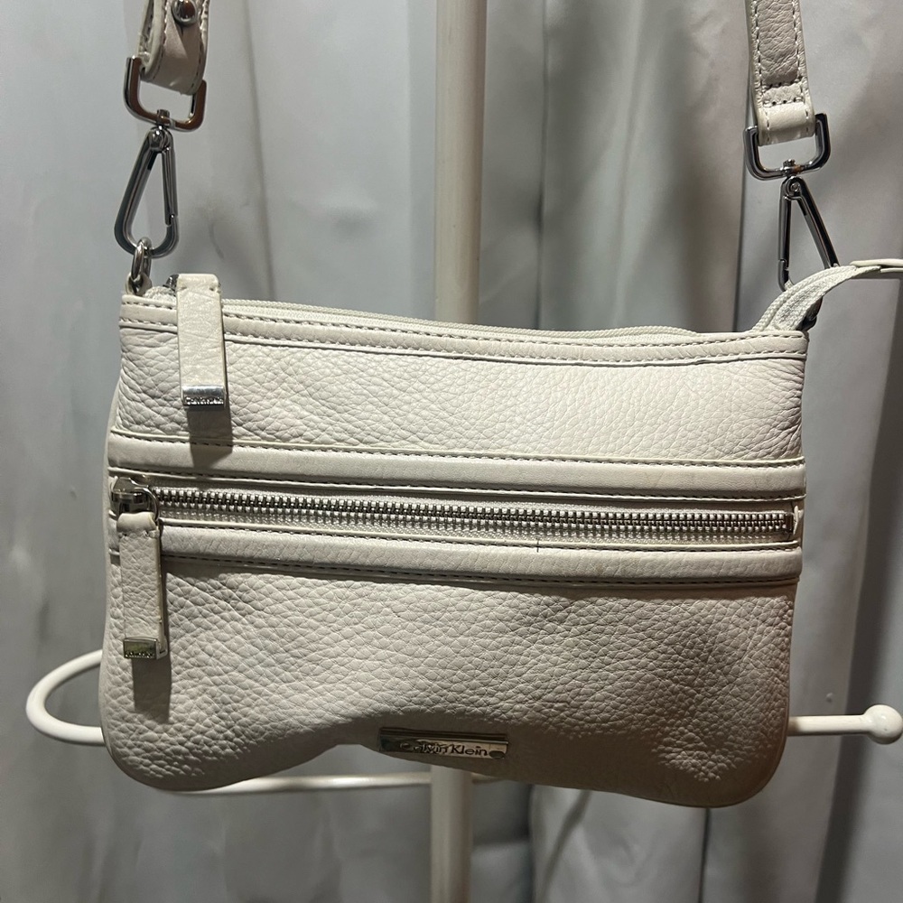 Calvin Klein Cream Shoulder Bag with Elegant Design - Picture 3 of 12